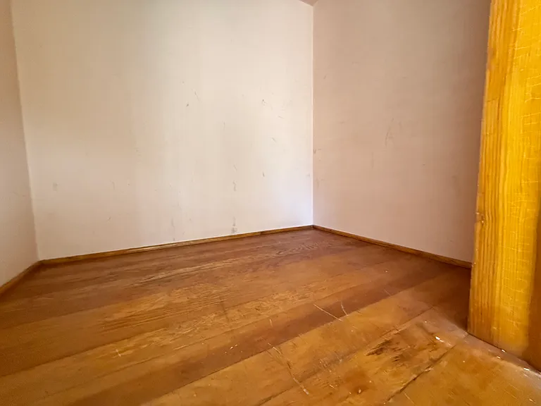 231 W 4th St #2 — Photo 16