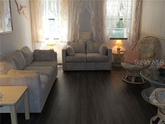 Living room, newer laminate floor