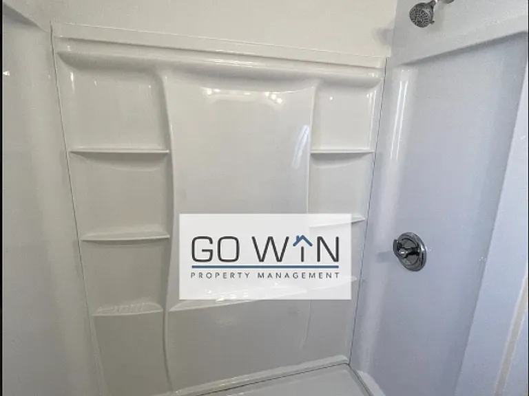 1626 W Denton Ln — Photo 6