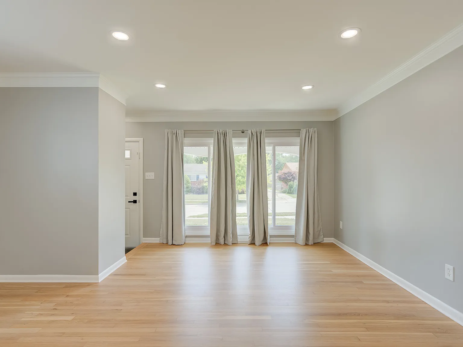3 bed, 1.5 bath, 1065 sqft, $2,500 — Photo 4