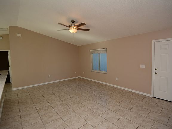 5th image of 90 Wheatfield Dr