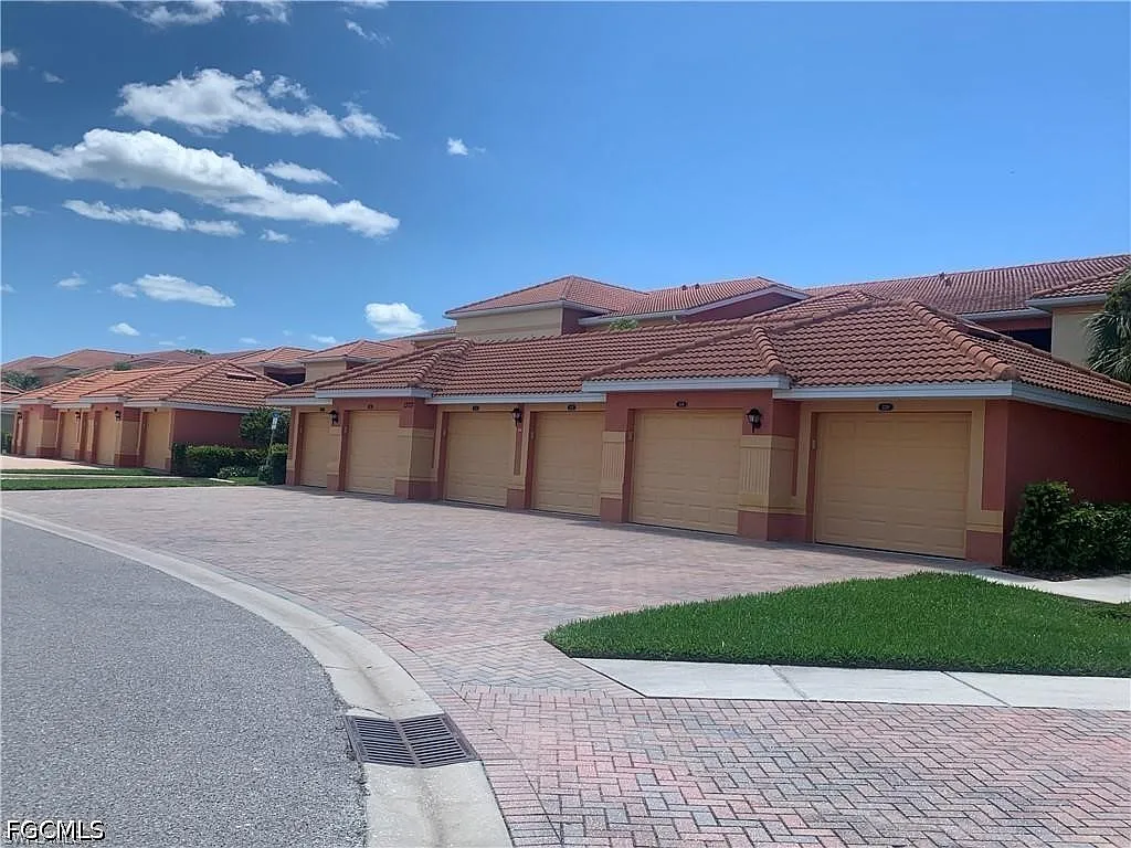 2 bed, 2.0 bath, 1345 sqft, $2,200 — Photo 4