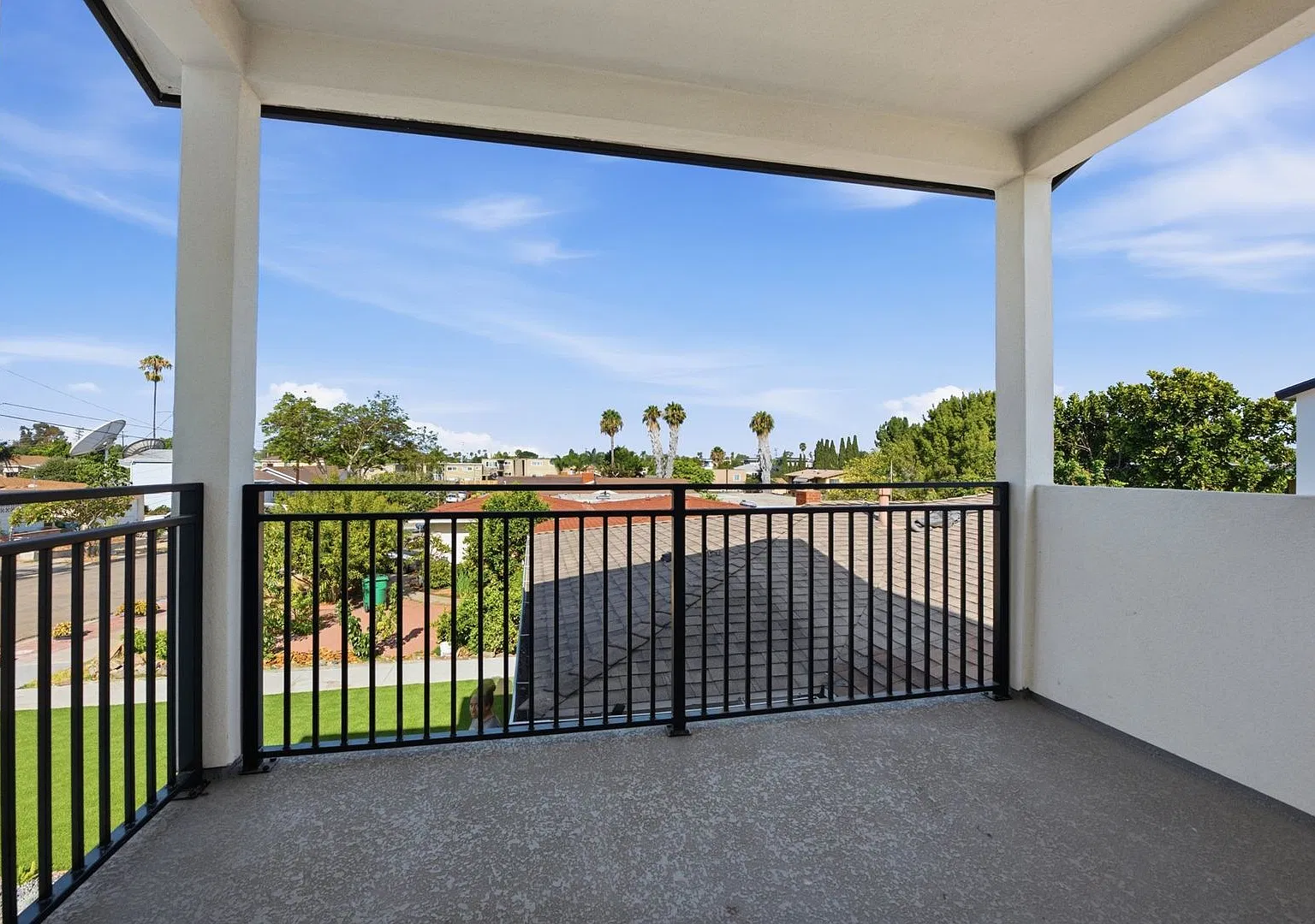 Modern 4 Bed / 2 Bath Near SDSU with Private Balcony and In-Unit Laundry — Photo 4