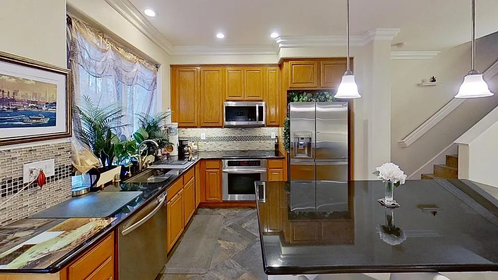 1042 Chalcedony Terrace — Photo 3