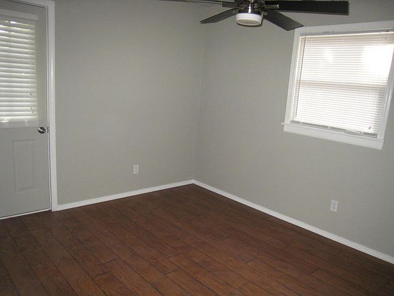 4th image of 108 S Redwood Dr