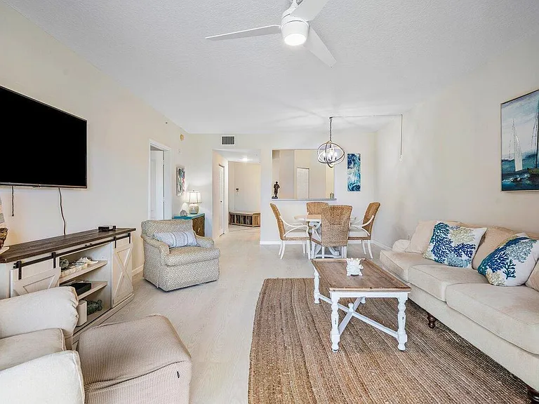 300 Uno Lago Dr #304 — Photo 8