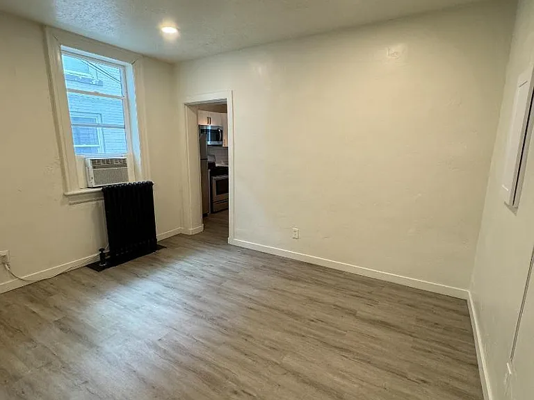 376 E Broadway #3 — Photo 4