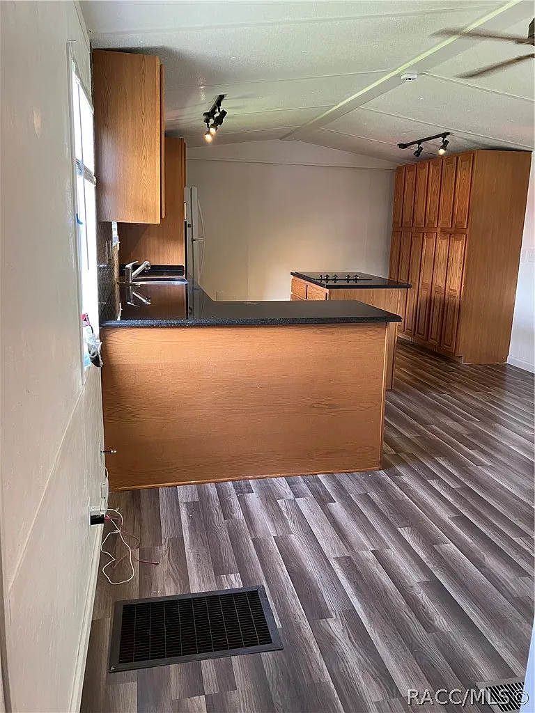 2 bed, 672 sqft, $1,100 — Photo 3