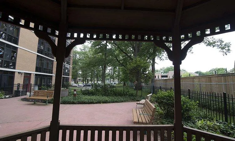 Plymouth Gardens — Photo 8