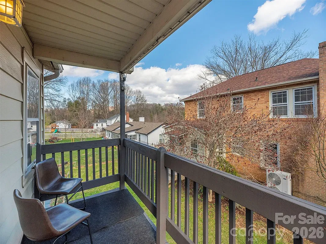 2 bed, 1.0 bath, 595 sqft, $1,400 — Photo 2