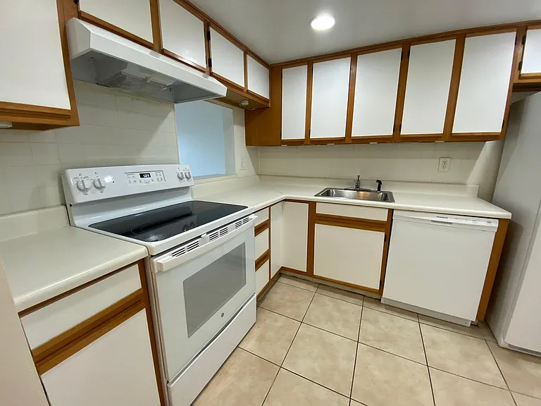 4304 NW 9th Ave #3-3B — Photo 2