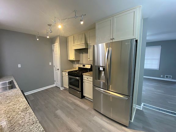 3rd image of 4610 Cresant Ln #4610