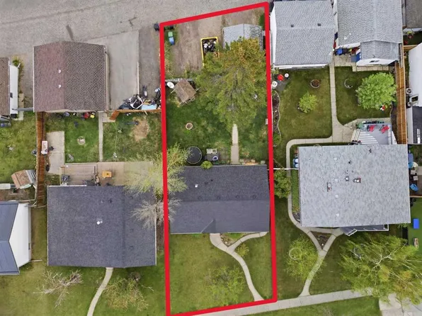 9032 W Fairmount Dr SE, Calgary, AB T2H 0Z5