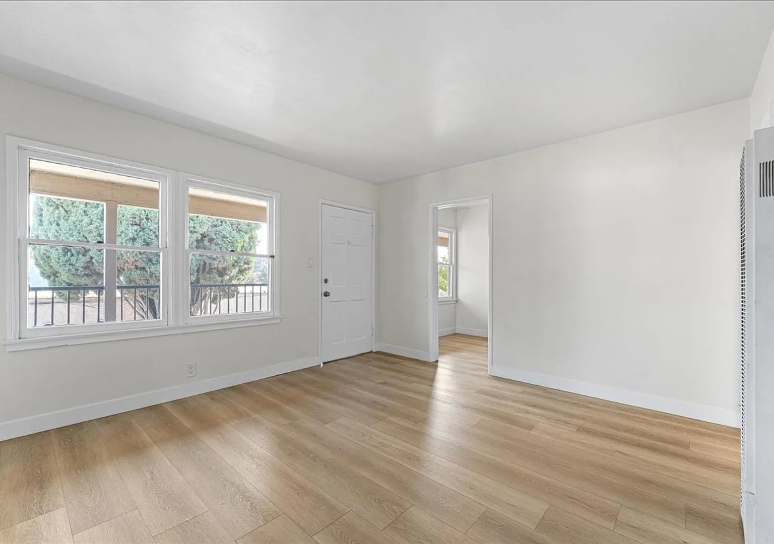 Welcome to your new Long Beach apartment! — Photo 1
