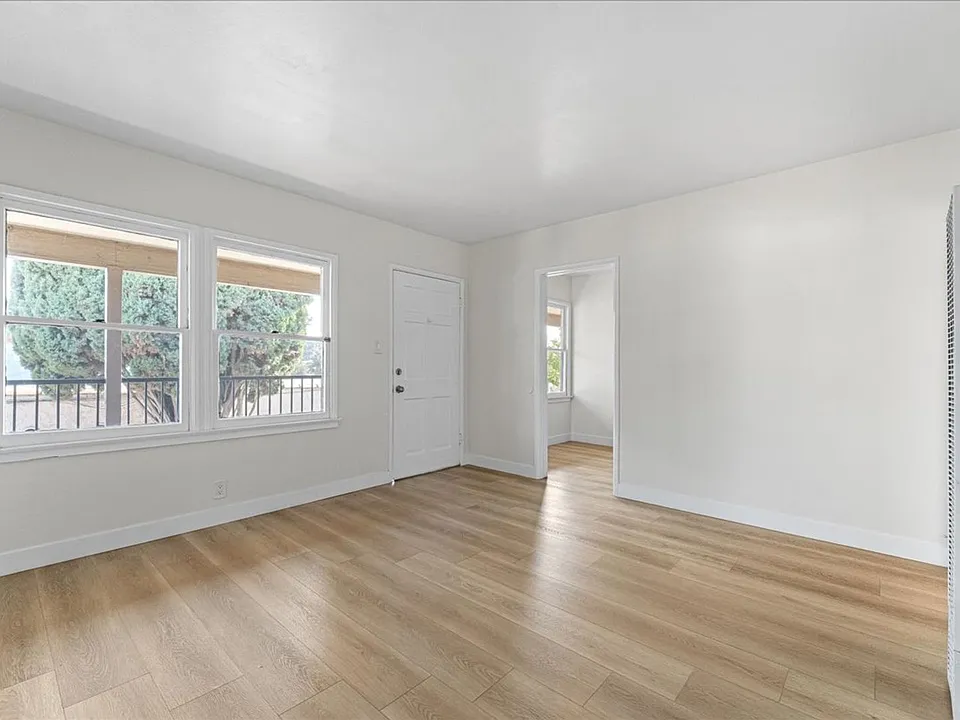 1922 Locust Ave #6