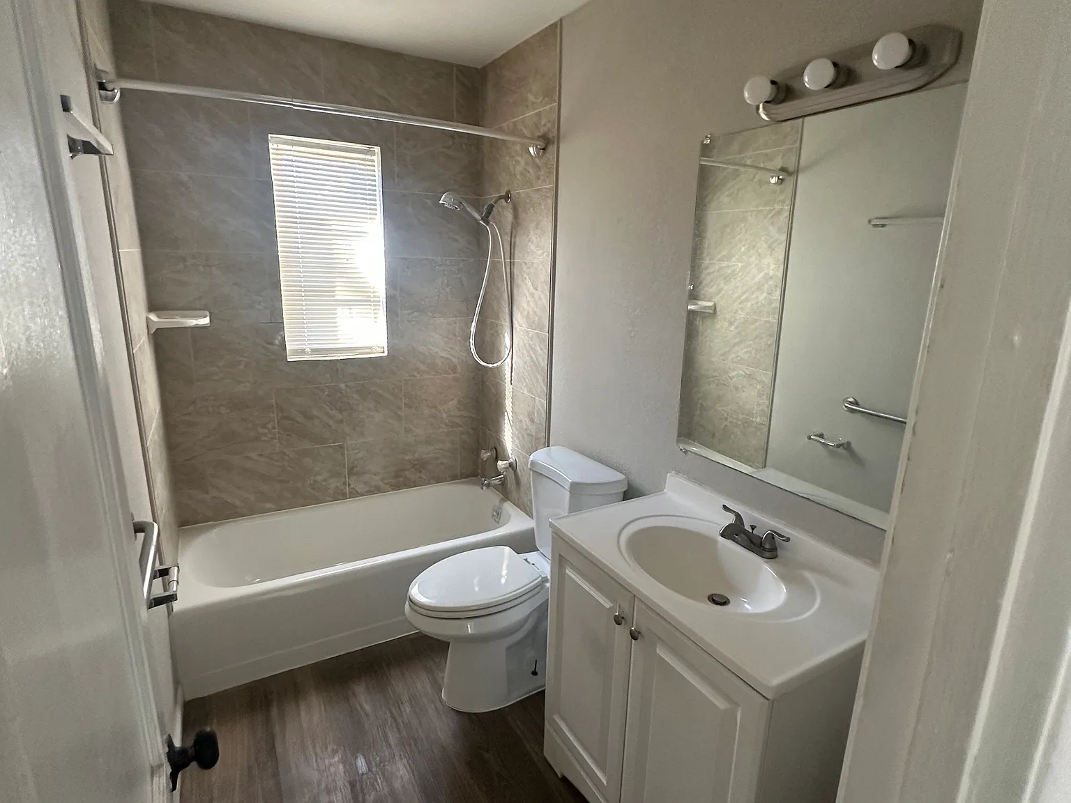 3 bed, 966 sqft, $1,350 — Photo 3