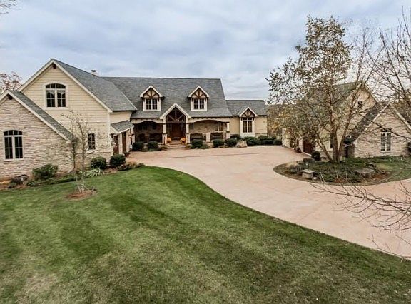 3rd image of 952 Rosewood Dr