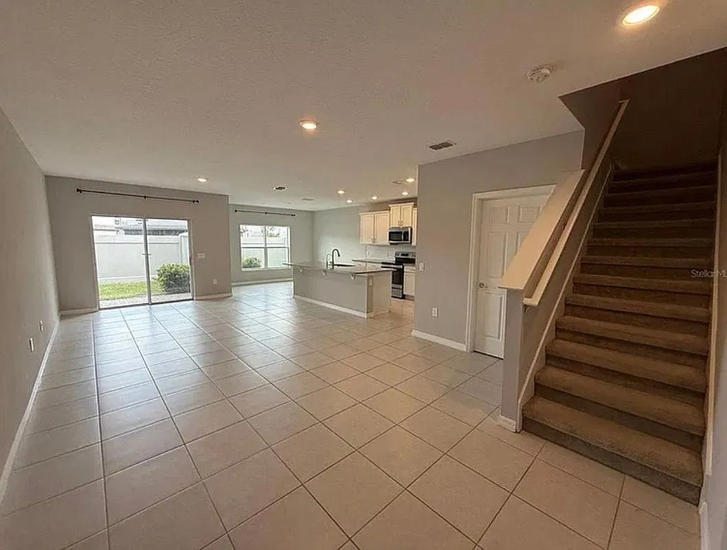 3 bed, 3.0 bath, 2019 sqft, $2,200 — Photo 1