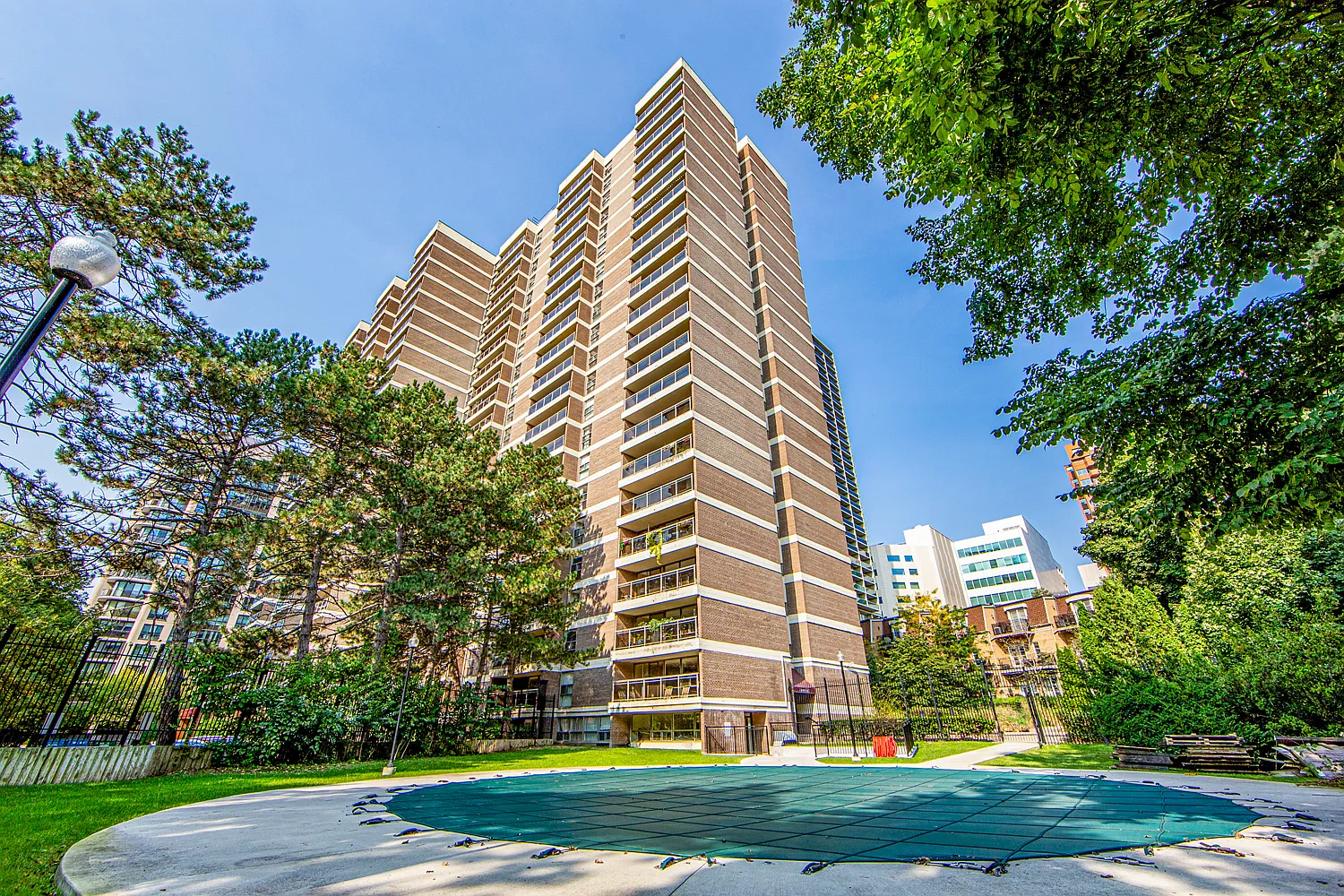 Balfour Square — Photo 1