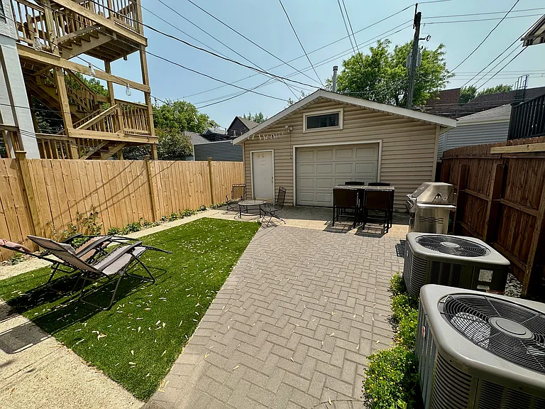1831 W Fletcher St #1 — Photo 19