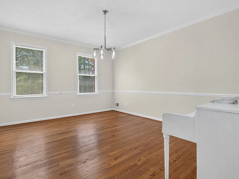 2027 Riding Ridge Rd — Photo 18