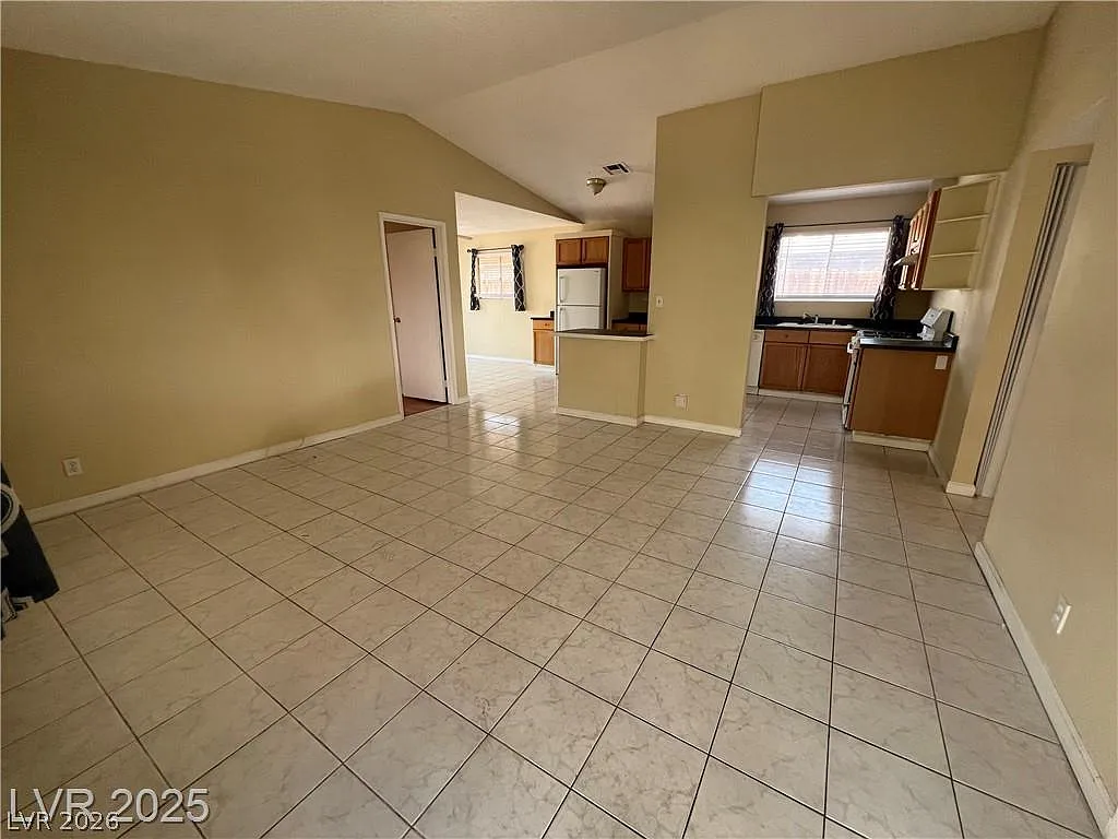 3 bed, 2.0 bath, 1284 sqft, $1,750 — Photo 3