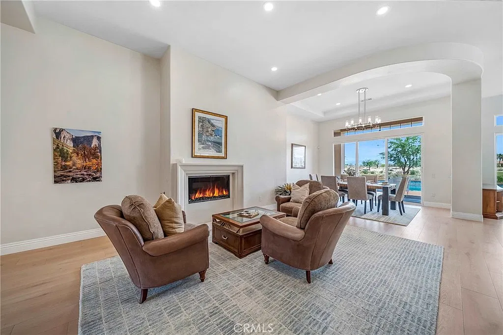4 bed, 3.5 bath, 3412 sqft, $5,999 — Photo 3