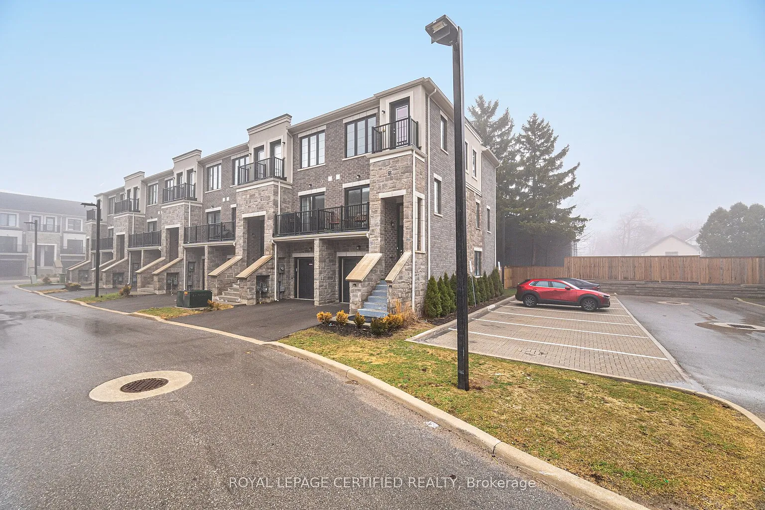383 Dundas St E #22 photo 1