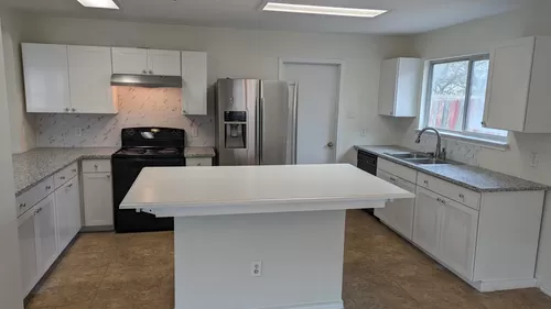 Fully Renovated kitchen with new cabinets and granite countertops - 1017 Apollo Cir
