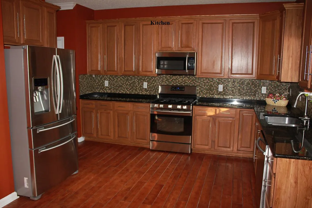 4 bed, 2.5 bath, 2850 sqft, $2,395 — Photo 2