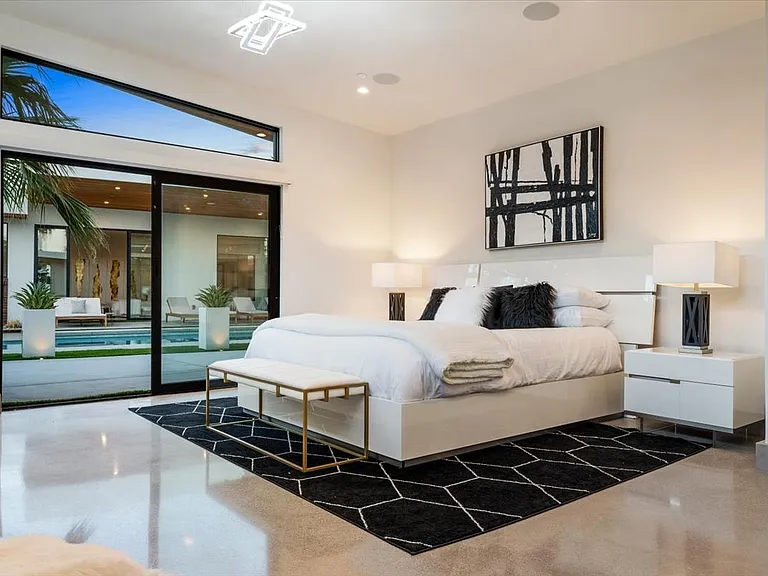 524 E Miraleste Ct — Photo 11