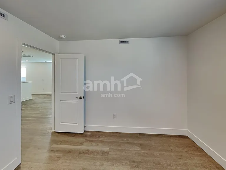 7426 S Keller Ln — Photo 18