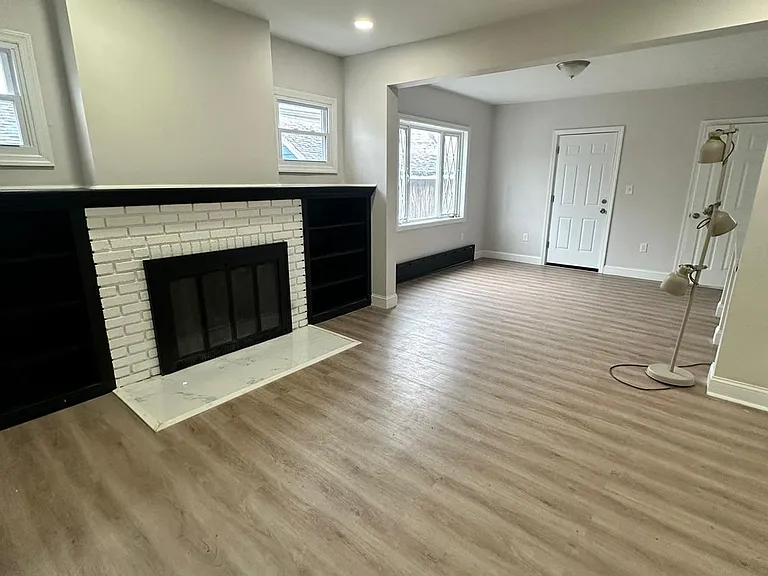 181 W Stearns St — Photo 9