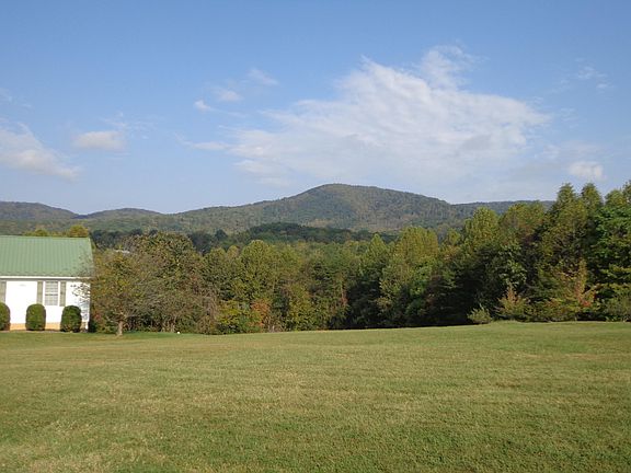 3rd image of 1061 Croker Ln