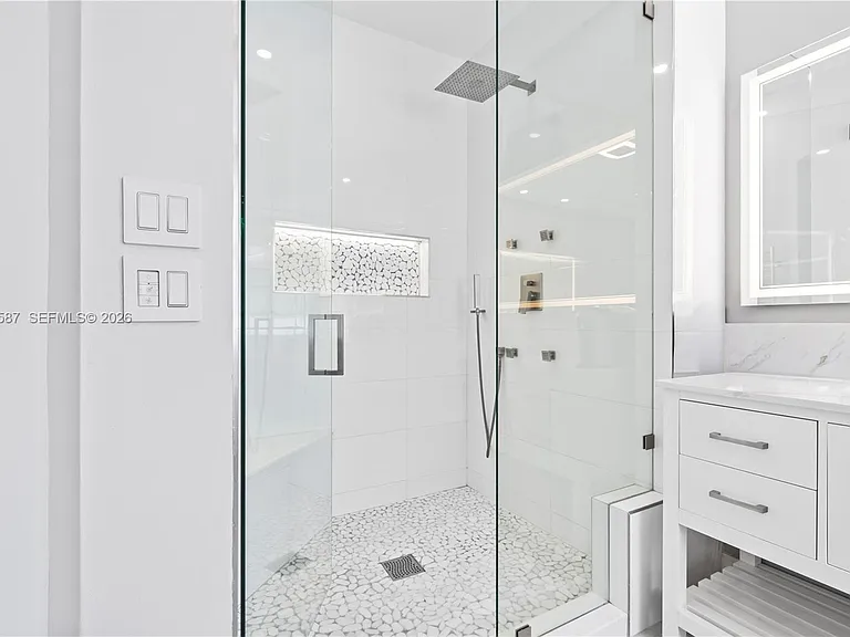 18742 SW 55th St — Photo 31