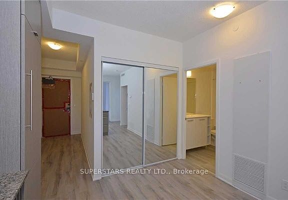 4th image of 435 Richmond St W #413