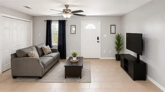 2 bed, 1.0 bath, 970 sqft, $1,400 — Photo 2