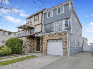 52 Gadsen Pl, Staten Island, NY 10314