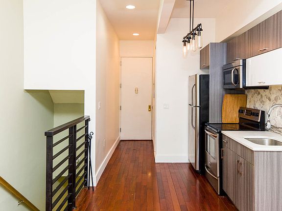 2nd image of 1434 De Kalb Ave #1R