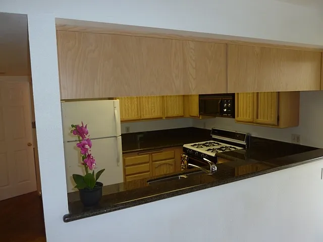 Building Photo - 7620 Hollister Ave #224