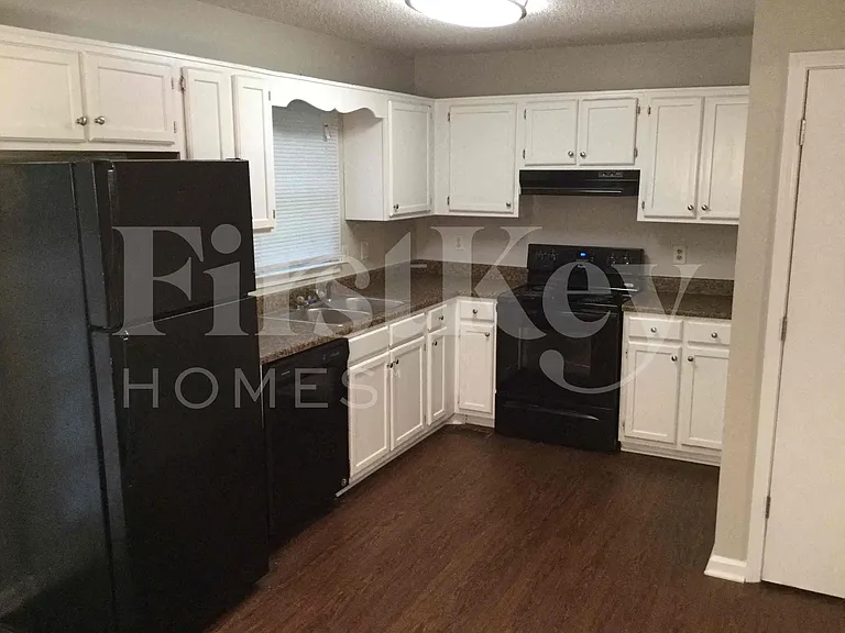 1775 Independence Dr — Photo 3