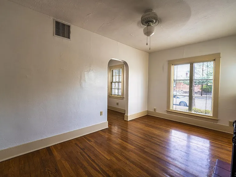 210 E 2nd St #2 — Photo 18