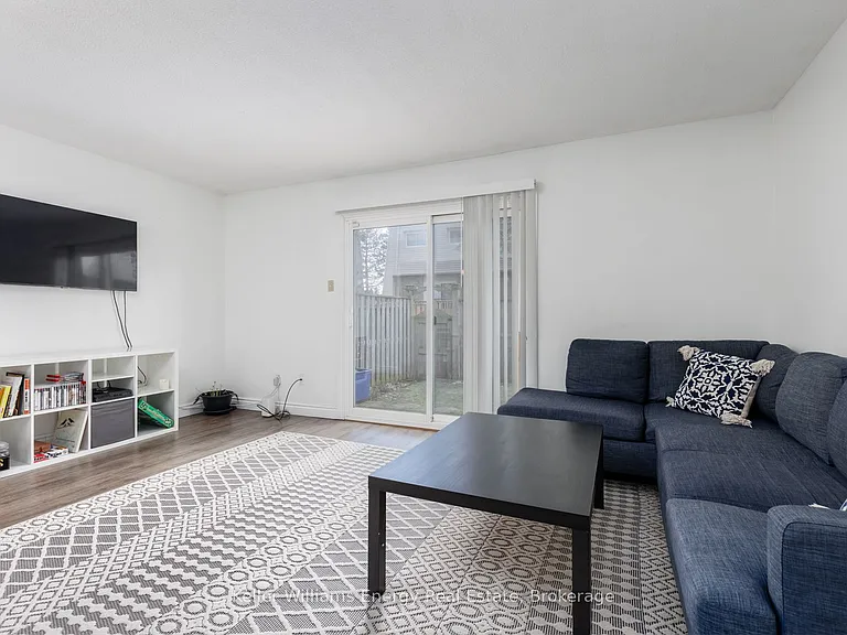 660 Grey St #B — Photo 4