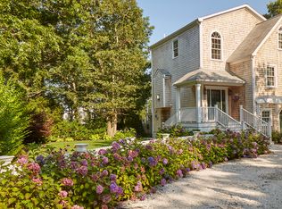 306 Monomoscoy Rd, Mashpee, MA 02649