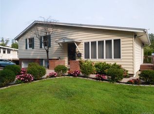 10 Middlesex Ln, Yonkers, NY 10710