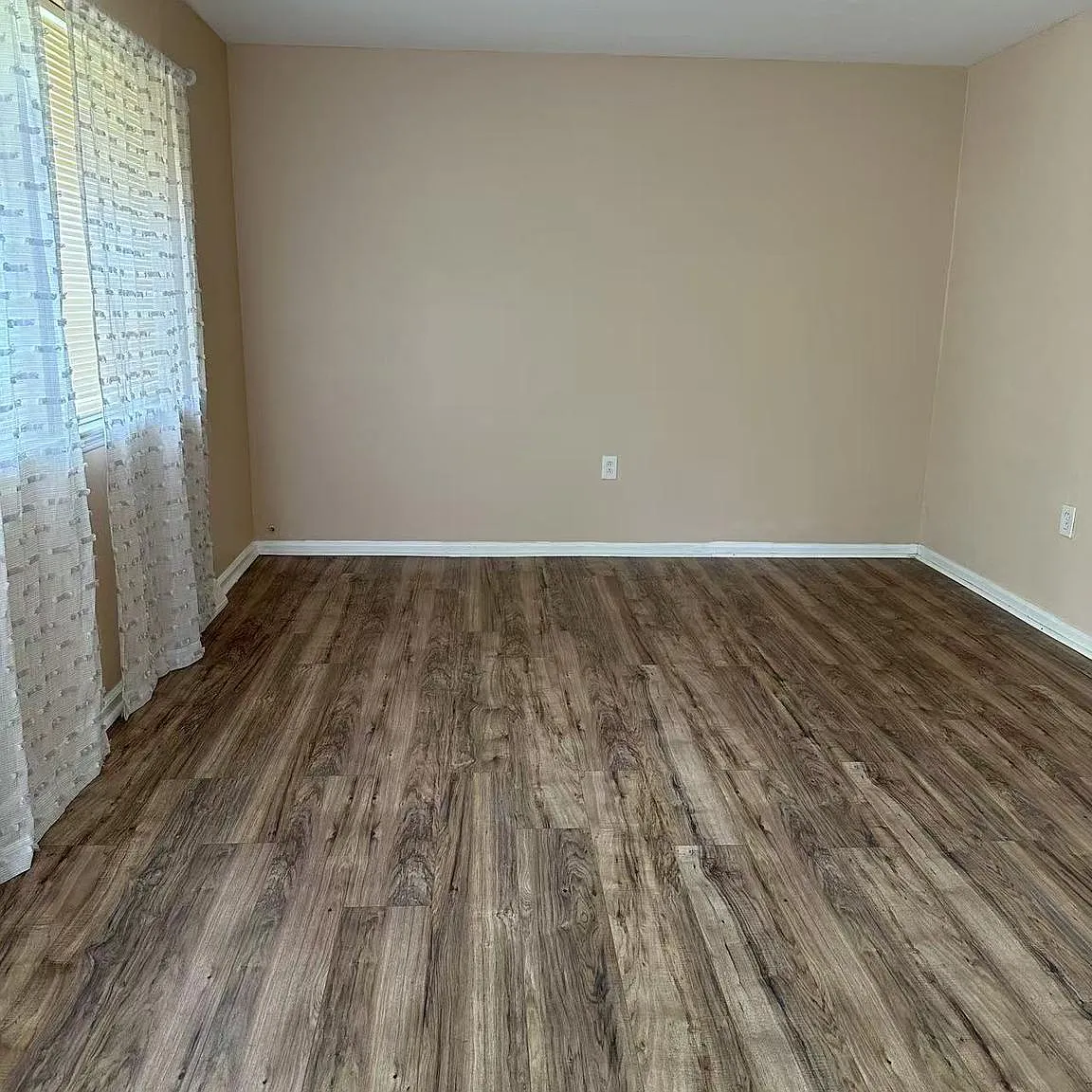 4 bed, 2.0 bath, 2025 sqft, $2,700 — Photo 3