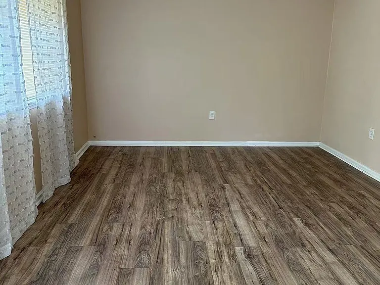 26 Cornwall Dr — Photo 3