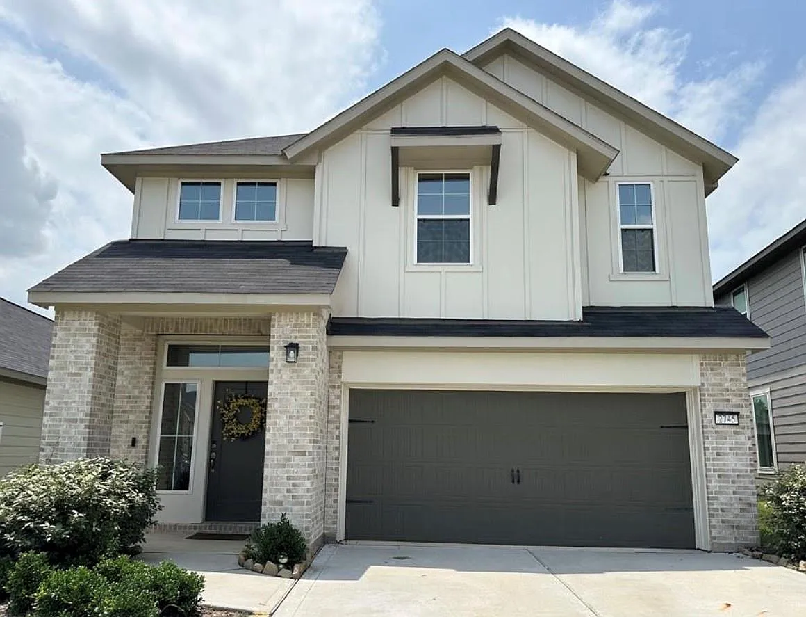 4 bed, 2.5 bath, 2345 sqft, $2,500 — Photo 1