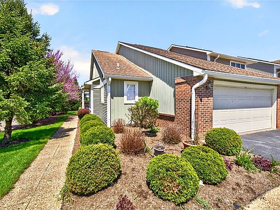 3rd image of 2 Montpelier Cir