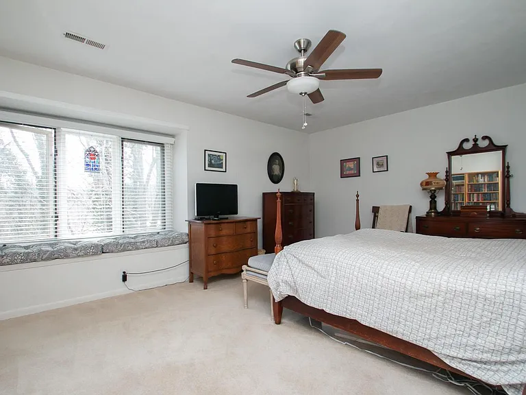 3451 Londonderry Ct — Photo 9